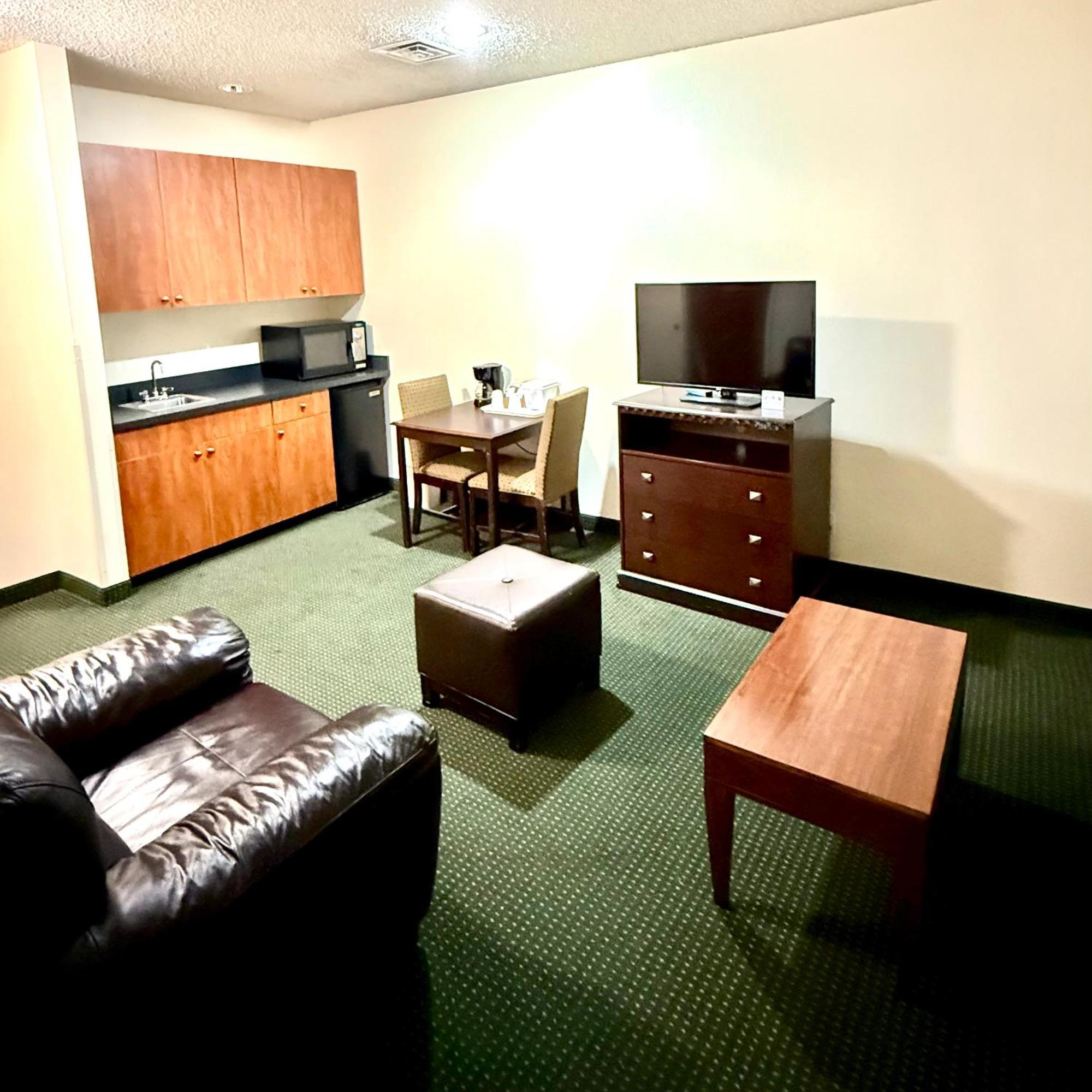 Deluxe King Suite Non-Smoking
